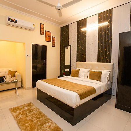 Ventex Inn Lucknow Zewnętrze zdjęcie